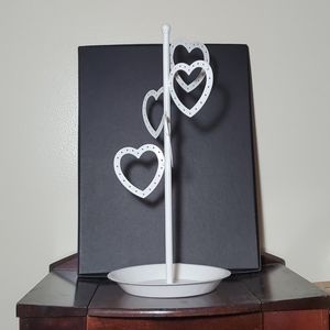 Metal heart jewelry holder